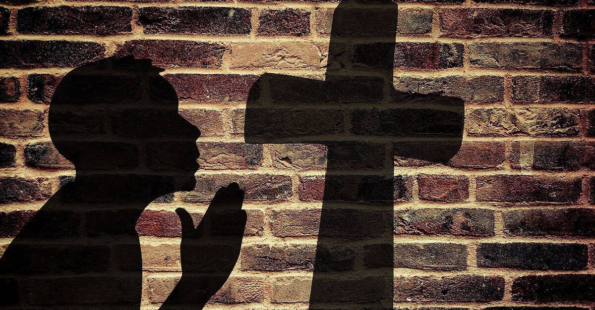 kross-tru-bidja-veggur