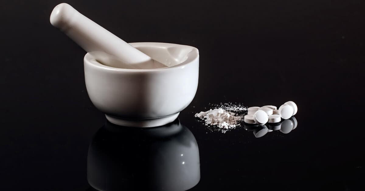 eiturlyf-kvorn-hvitt