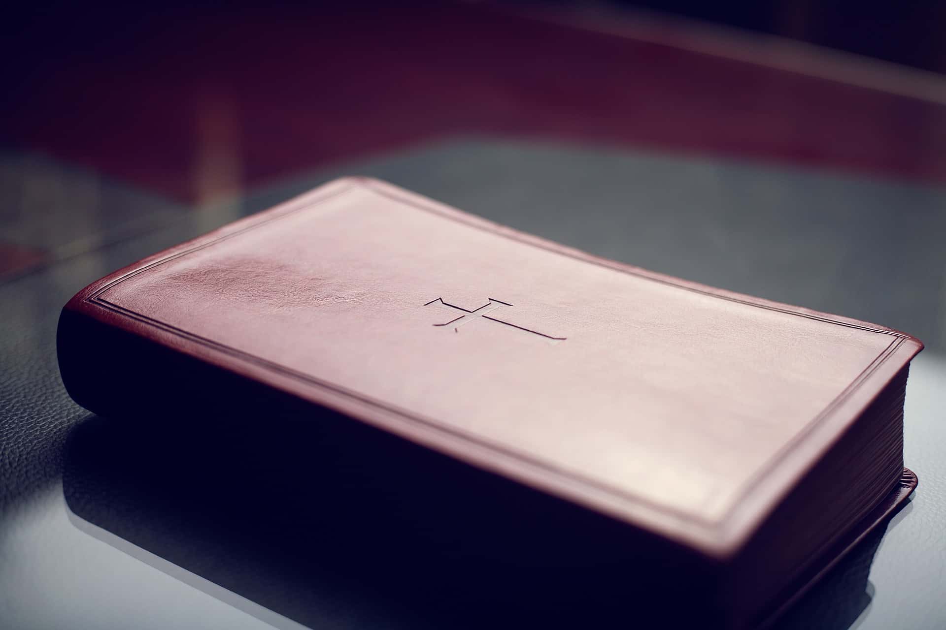 holy-bible-4571180_1920