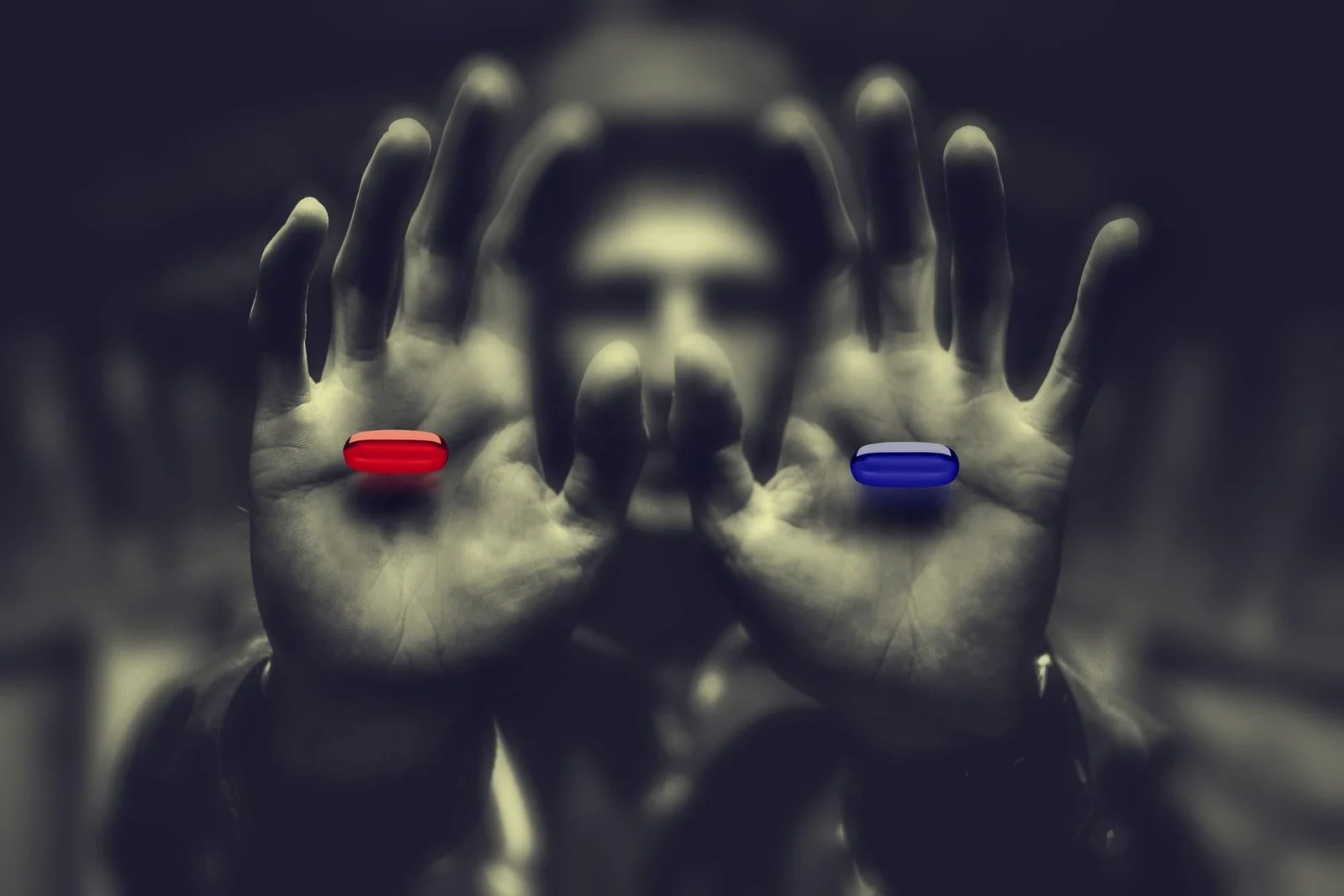 Red pill Blue pill_1920 Opna grein