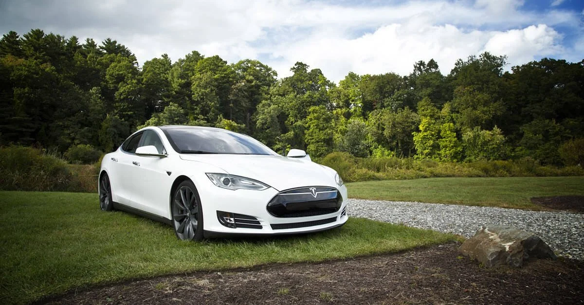 tesla-rafbill Opna grein