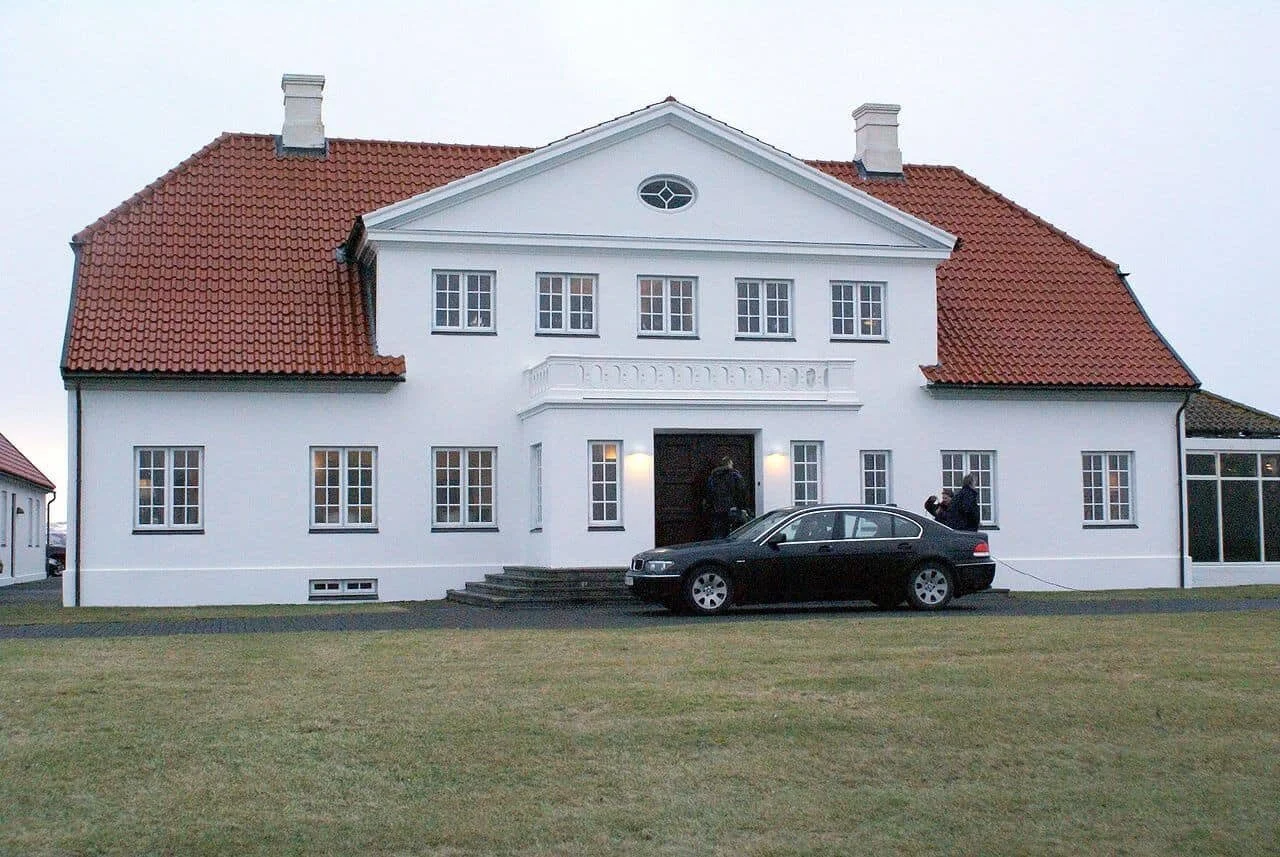 bessastaðir Opna grein